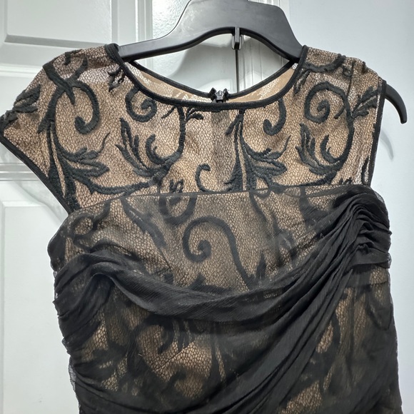 Tadashi Shoji size 4 black dress - Picture 4 of 7